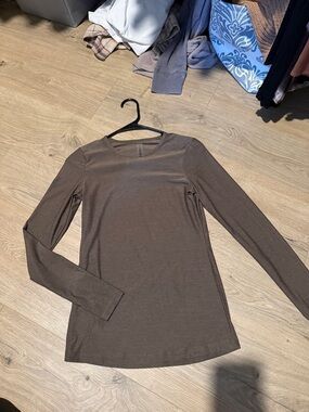 Beyond Yoga Brown Long-Sleeve Crewneck Tee
